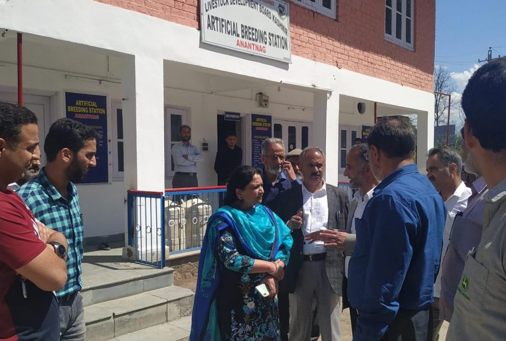 Director Animal Husbandry Kashmir takes extensive tour of Anantnag District  – Reviews Yatra preparations annual plans for Anantnag and Kulgam – Animal  Husbandry Department Kashmir | Jammu and Kashmir Government
